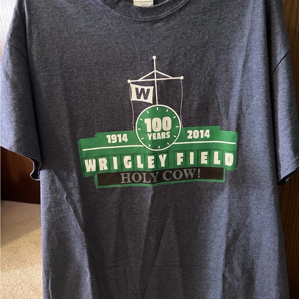 MLB Gray Wrigley Field Short Sleeve Tee